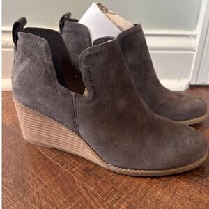 Toms Kallie Gray Suede Wedge Boots Slip On Women's Size 8.5 Wide NWT